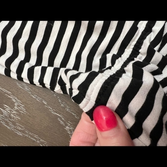 ST.JOHN Luxury Viscose Black And White Striped Tunic Top With Cowl Neck - Picture 15 of 16